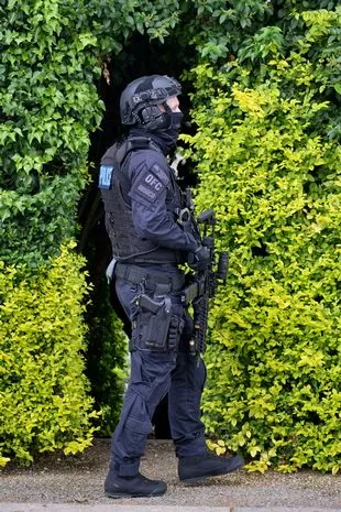 弓弩谋杀:凯尔·克利福德的林地巢穴,在那里他躲过了警察的追杀