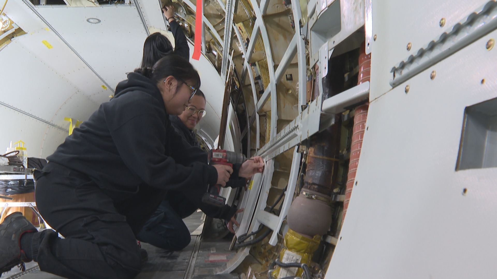 KF航空航天公司庆祝航空业的女性吸引更多的劳动力