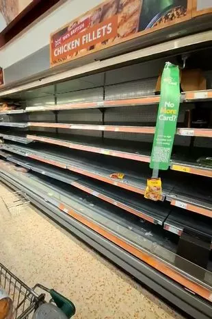 网络攻击导致商品缺货和货架空无一物,莫里森百货公司的购物者对此感到愤怒