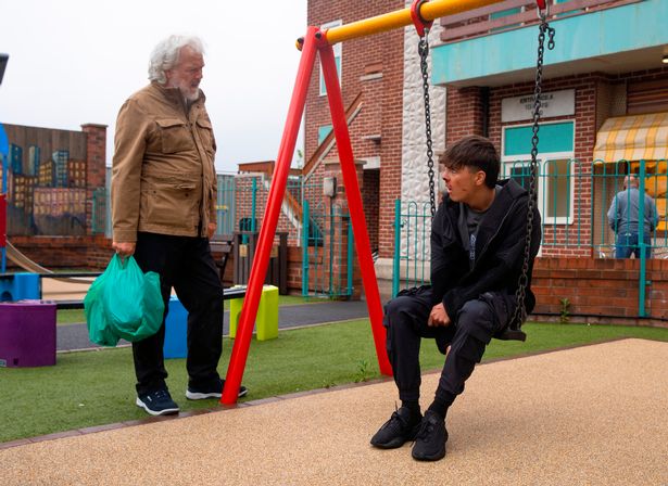 ITV《加冕街梅森》主演因角色意外回归而遭到粉丝强烈反对