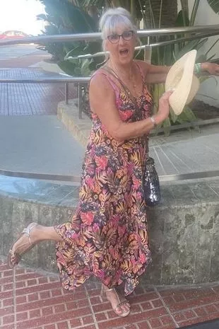 一名女子带着79岁的奶奶去伊比沙岛,人们不敢相信这种“标志性”的反应