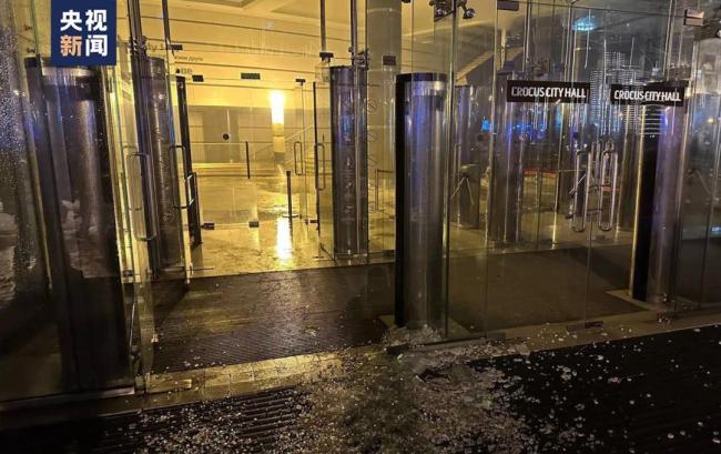 一名女子在光天化日之下从滑铁卢车站附近的酒店坠楼身亡