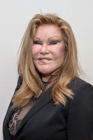 乔斯林·威尔登斯坦在猫女变身前的照片中露出了真实的面孔