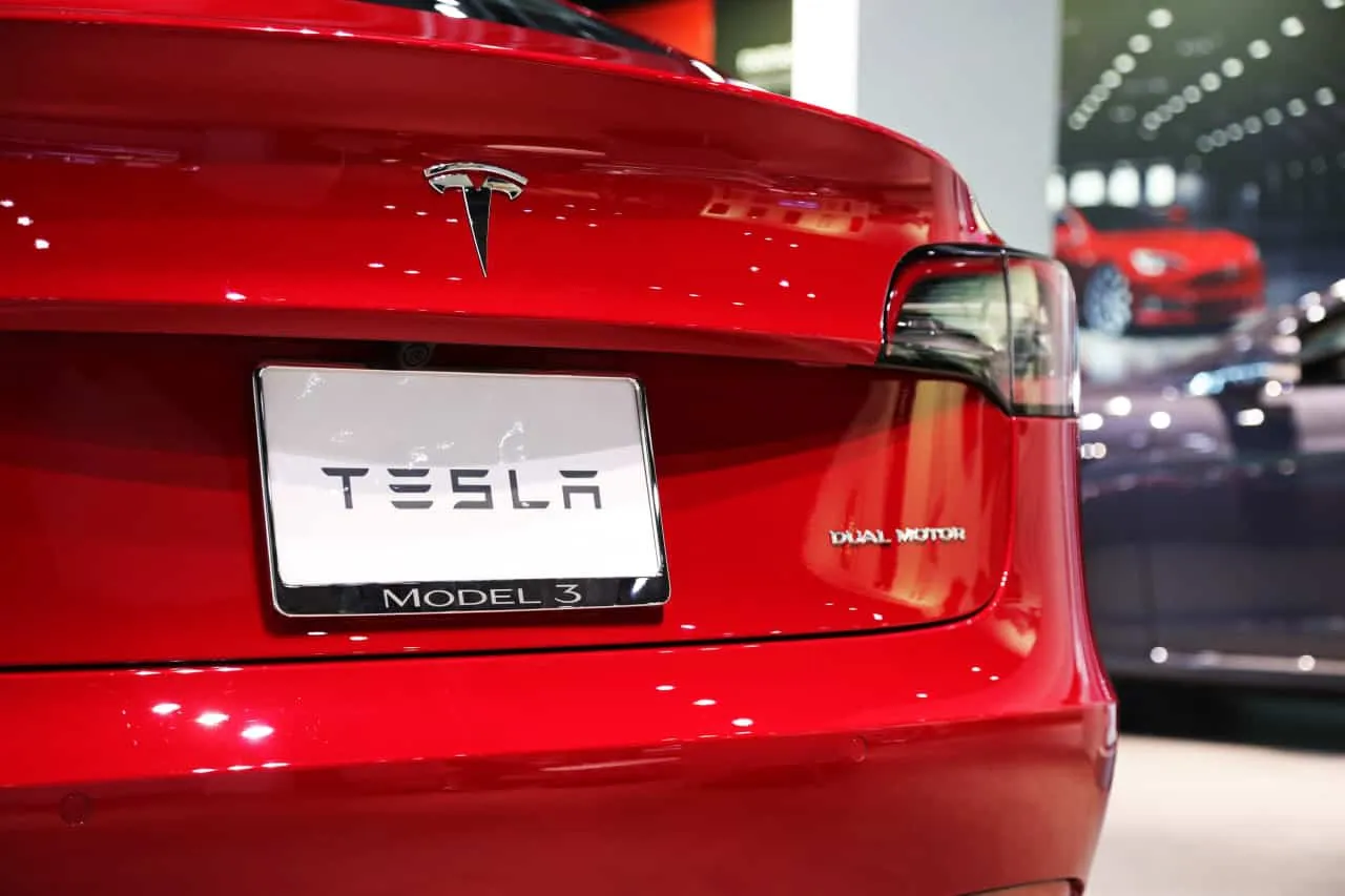 特斯拉（Tesla）在交付量达不到预期的情况下更新股价目标显示乐观情绪