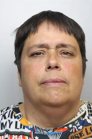 贪婪的姐妹骗走了税务官44.6万英镑，把钱挥霍在衣服和度假上