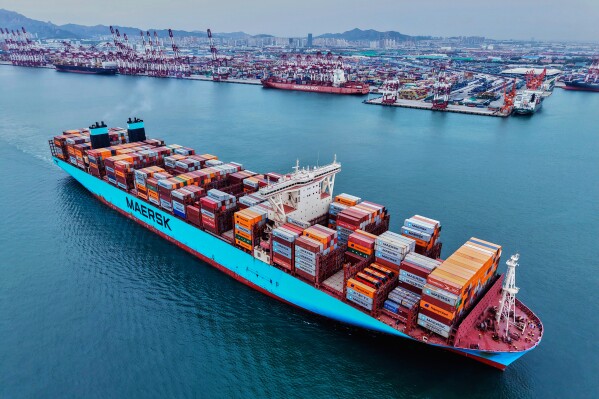 随着美国新关税生效，中国4月份的出口增长了8%