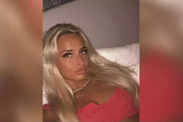 妈妈在学校外面大喊“我他妈的要杀了你”，这让对手妈妈受到了可怕的伤害